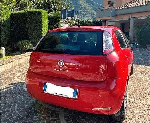 Usata Fiat Punto 90 CV (66 kW) 2012 Rosso Utilitaria