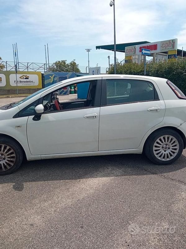 Bianco Usata 2010 Fiat Punto Evo Due volumi | 3000 € (Cara) - Immagine 1/4