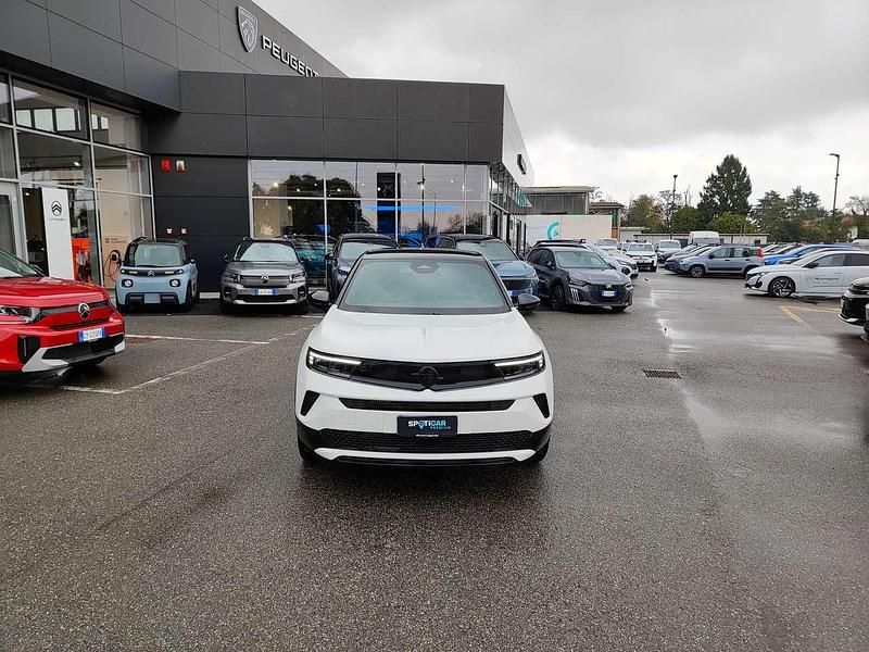 Nuova Opel Mokka 145 CV (106 kW) 2025 Arktis whitetetto nero SUV