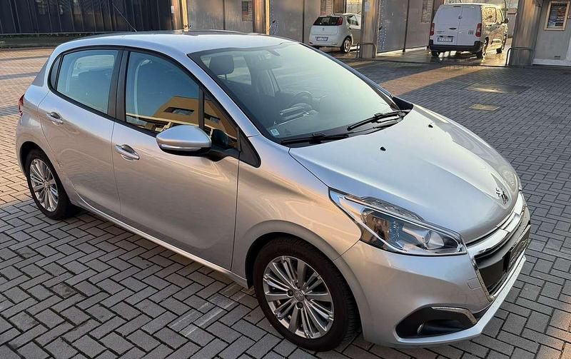Usata Peugeot 208 Allure 75 CV (55 kW) 2016 Argento Utilitaria