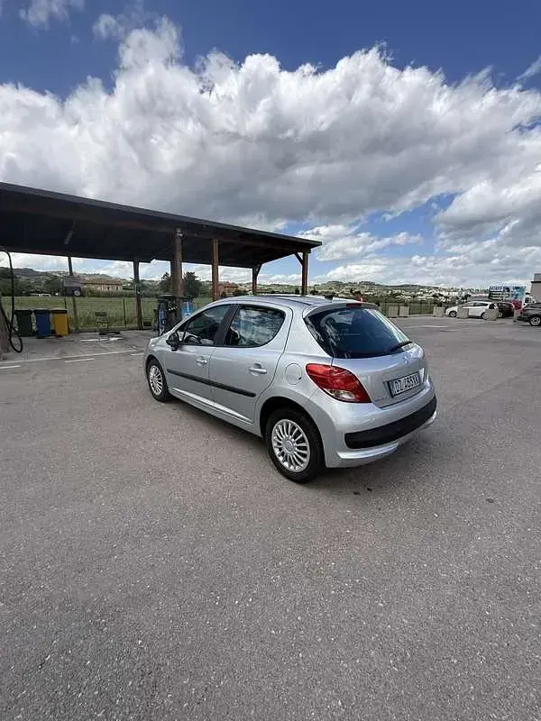 Usata Peugeot 207 73 CV (53 kW) 2009 Berlina