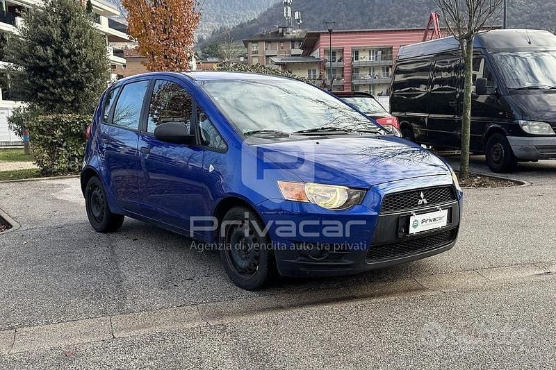 Usata Mitsubishi Colt Invite 75 CV (55 kW) 2009 Blu Berlina