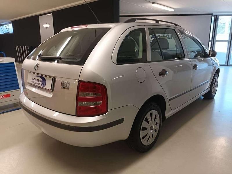 Usata Skoda Fabia Comfort 68 CV (50 kW) 2001 Diamant silver (9102) Station wagon
