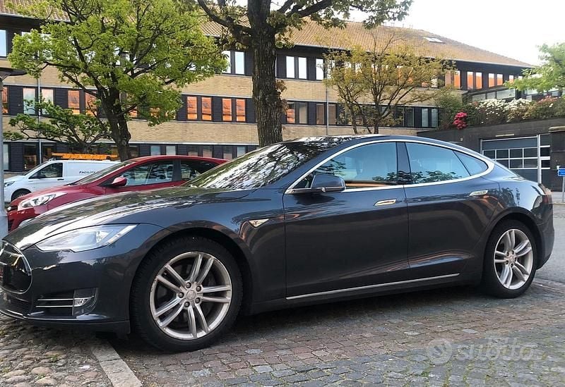 Usata 2016 Tesla Model S Utilitaria | 25.000 € - Immagine 1/4