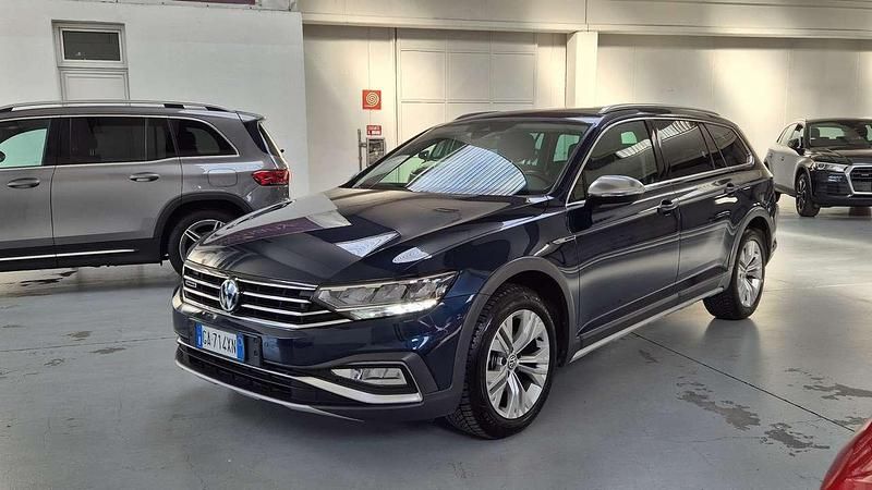 Usata VW Passat Alltrack 190 CV (139 kW) 2020 Blu/azzurro Station wagon