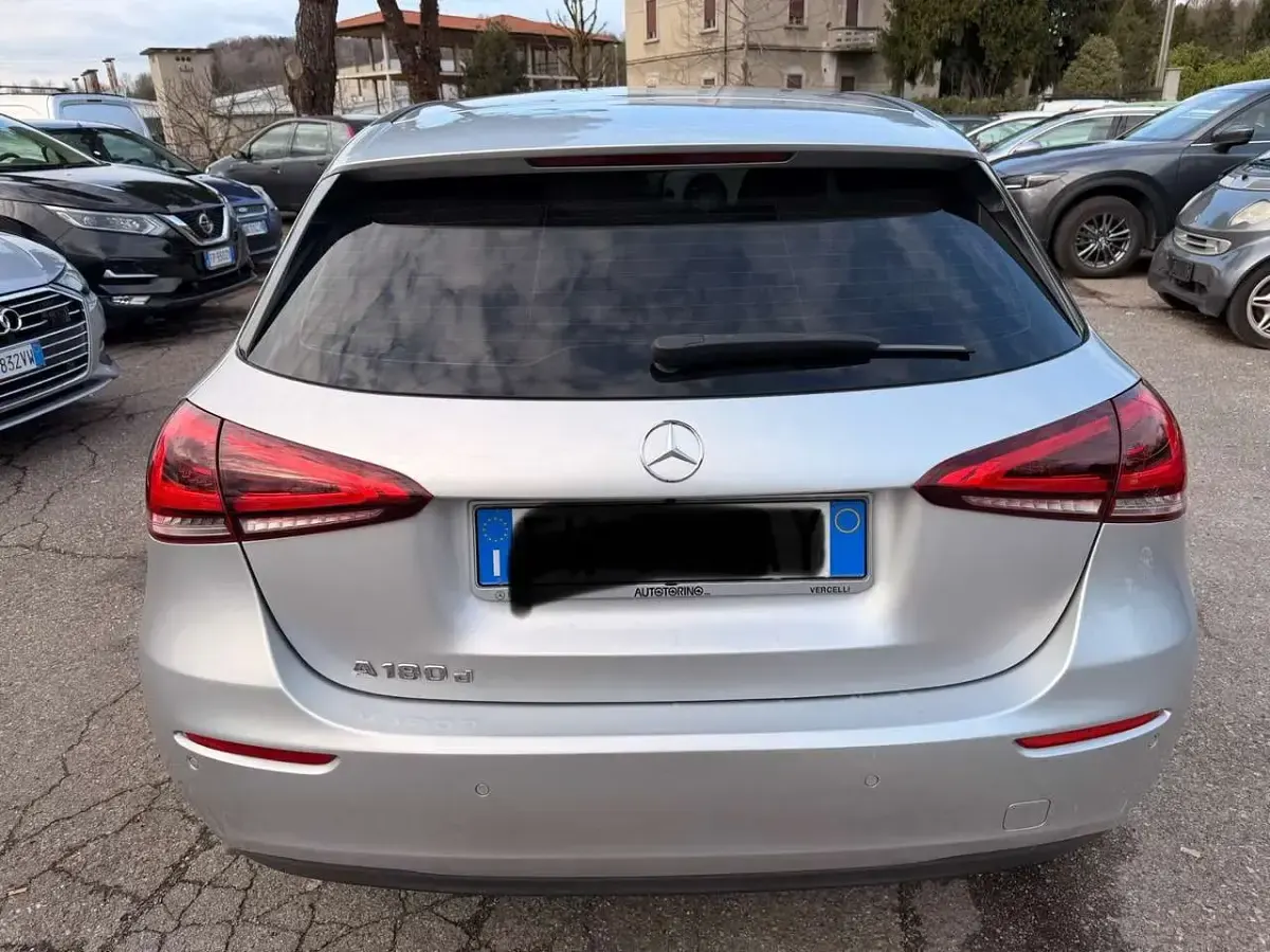 Usata Mercedes A180 116 CV (85 kW) 2019 Argento Berlina
