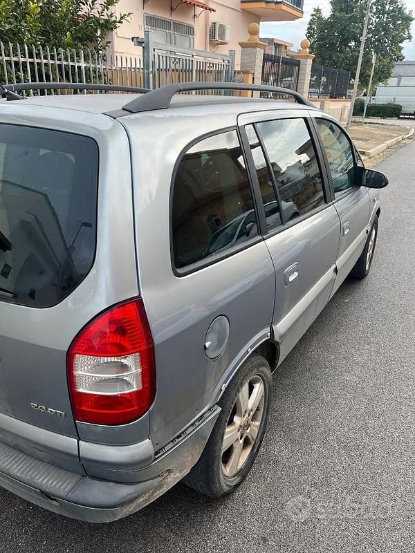 Usata Opel Zafira 101 CV (74 kW) 2004 Monovolume