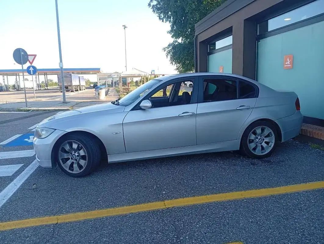 Usata BMW 320 177 CV (130 kW) 2008 Argento Berlina