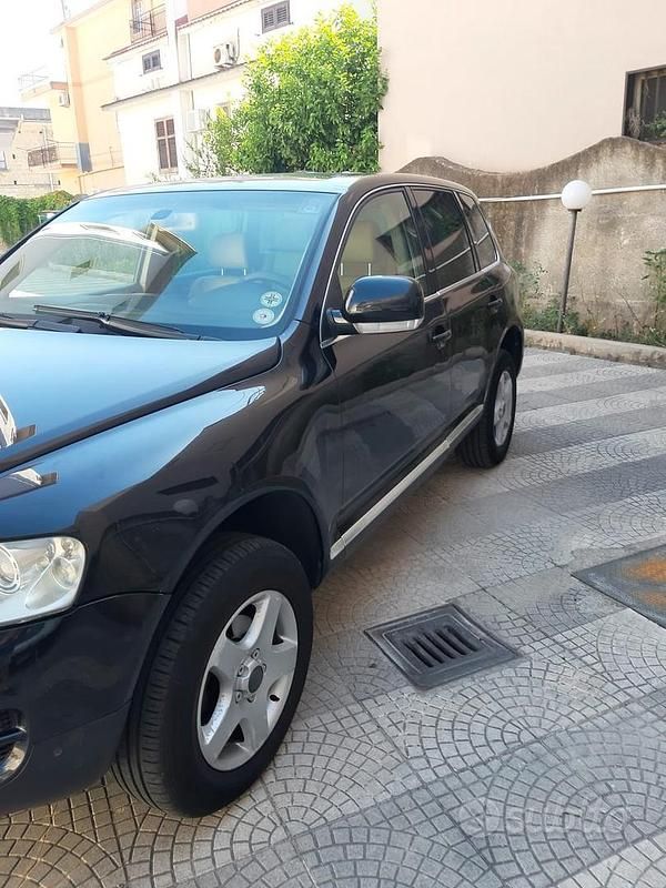 Usata VW Touareg 174 CV (127 kW) 2004 Nero SUV
