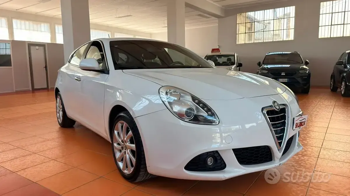 Usata Alfa Romeo Giulietta Distinctive 170 CV (125 kW) 2011 Bianco Utilitaria
