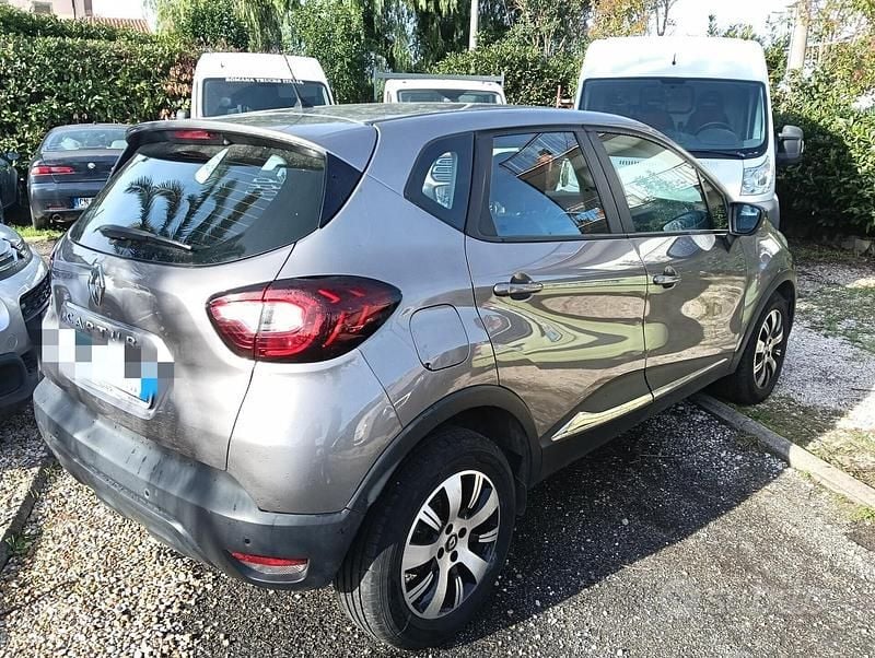Usata Renault Captur 90 CV (66 kW) 2018 Grigio SUV