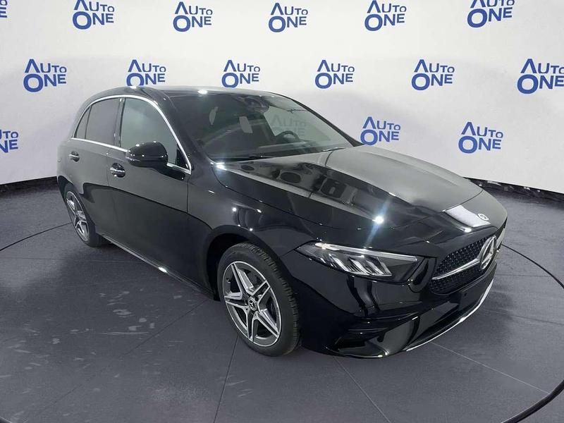 Nero Usata 2024 Mercedes A250 AMG line Tre volumi | 34.500 € (Buon prezzo) - Immagine 1/3