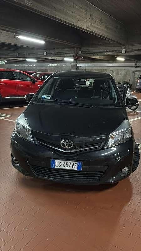 Usata Toyota Yaris Lounge 90 CV (66 kW) 2013 Berlina