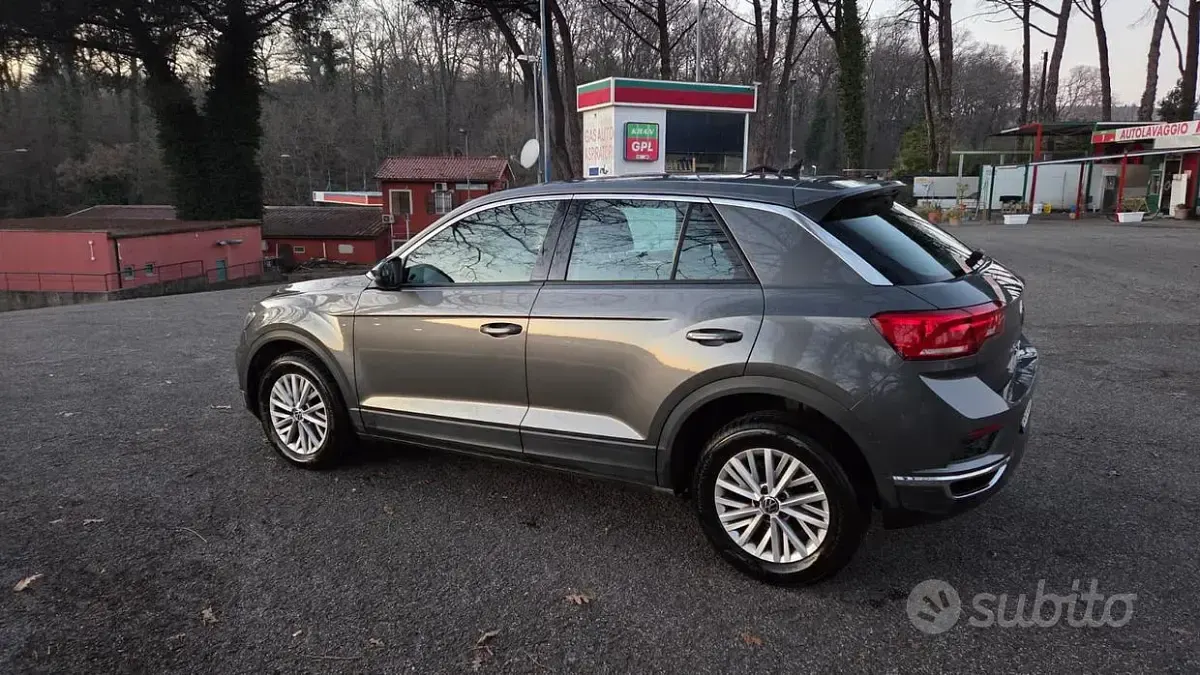 Usata VW T-Roc Business 150 CV (110 kW) 2021 Grigio SUV