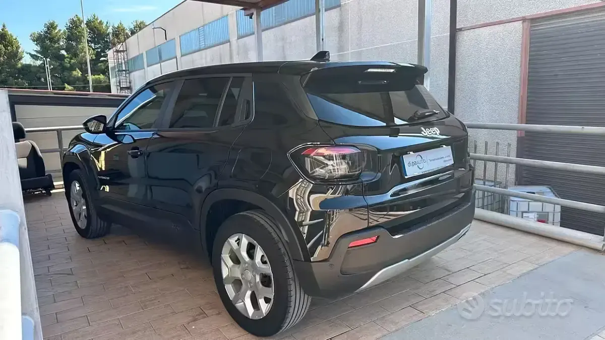 Usata Jeep Avenger Altitude 101 CV (74 kW) 2024 Nero SUV