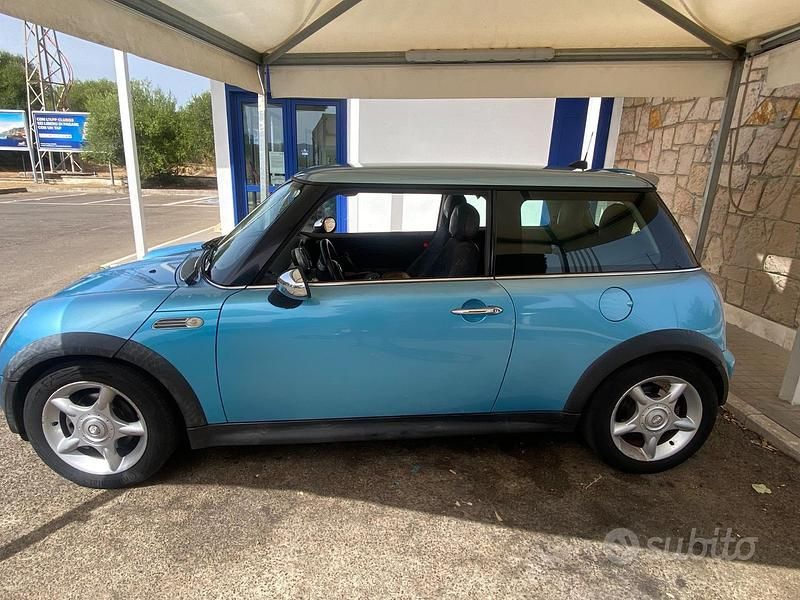 Usata Mini ONE 75 CV (55 kW) 2005 Blu Utilitaria