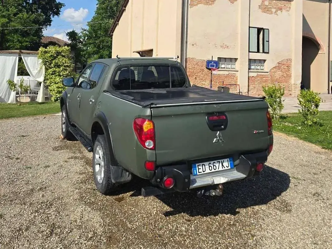 Usata Mitsubishi L200 Intense+ 178 CV (130 kW) 2010 Verde Pick-up