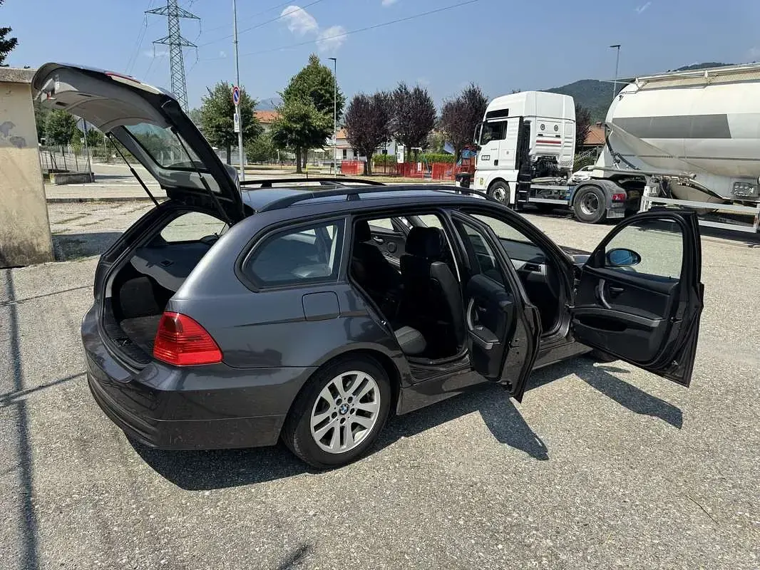 Usata BMW 318 143 CV (105 kW) 2008 Nero Station wagon