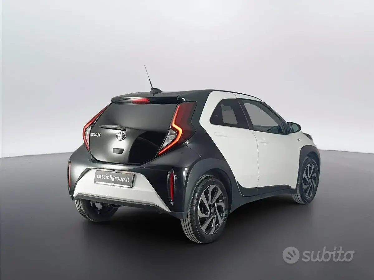 Usata Toyota Aygo X Trend 72 CV (52 kW) 2023 Grigio SUV