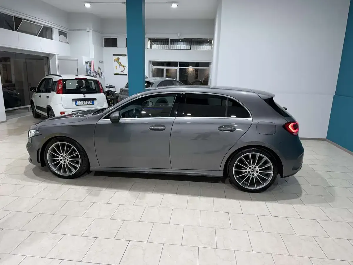 Usata Mercedes A180 116 CV (85 kW) 2022 Grigio Berlina
