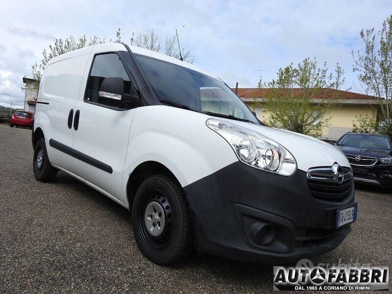Usata Opel Combo 90 CV (66 kW) 2015 Bianco(met.) Monovolume