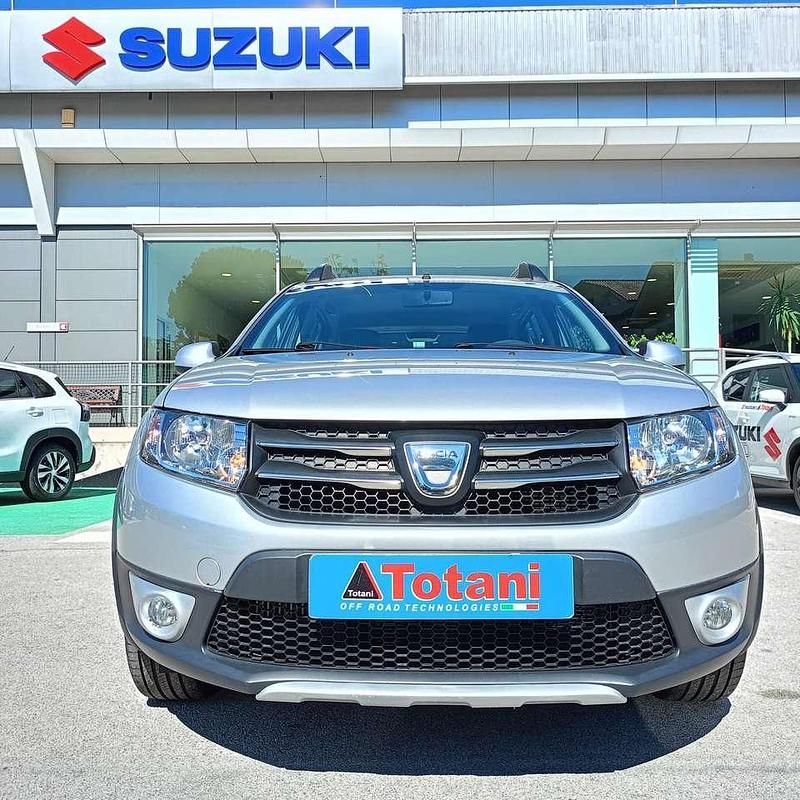 Usata Dacia Sandero Prestige 90 CV (66 kW) 2013 Argento Utilitaria