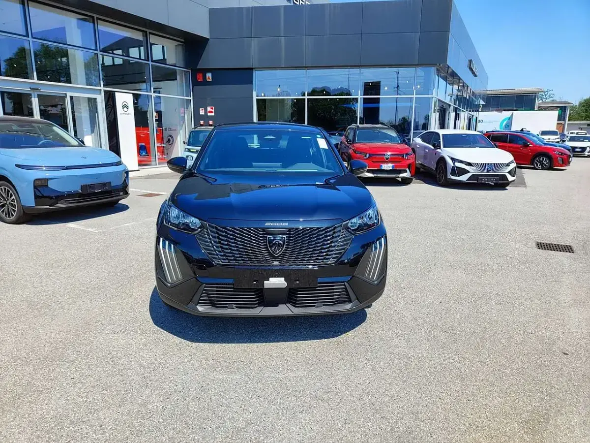 Nuova Peugeot 2008 Style 136 CV (100 kW) 2026 Nero perla SUV