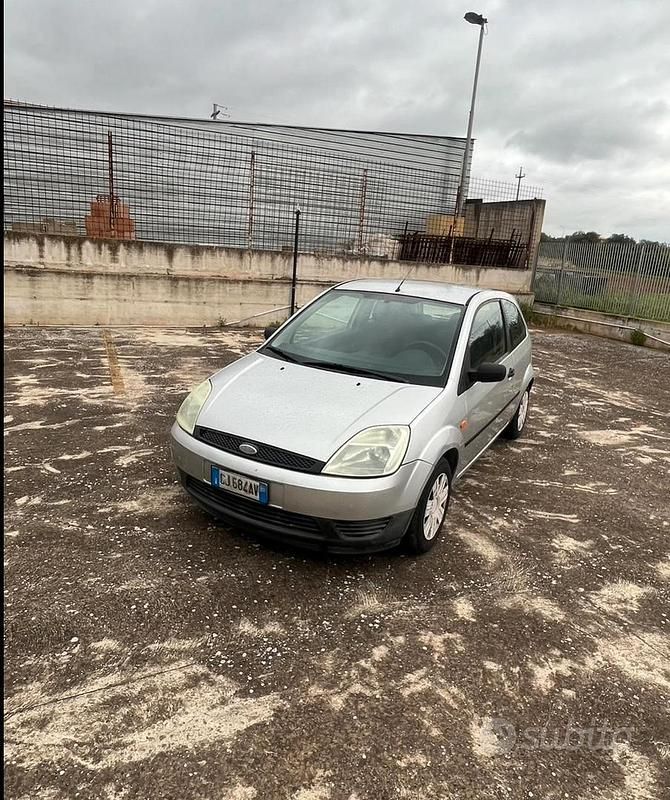 Usata Ford Fiesta 58 CV (42 kW) 2008 Grigio Utilitaria