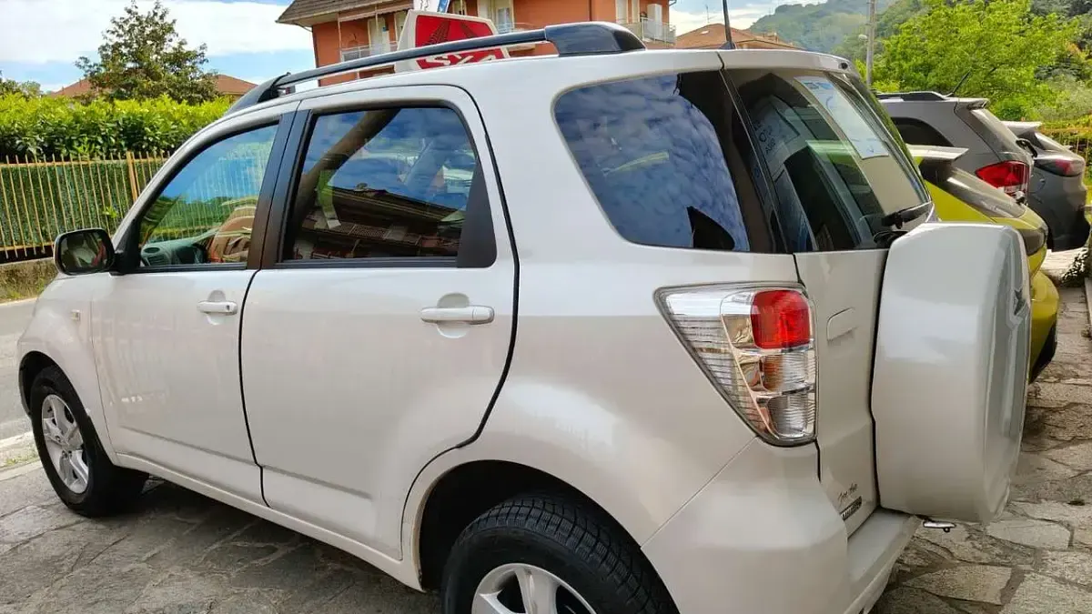 Usata Daihatsu Terios 102 CV (75 kW) 2011 Bianco perla SUV