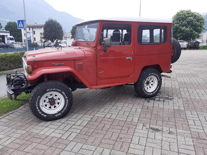Usata Toyota Land Cruiser 1980 Rosso SUV