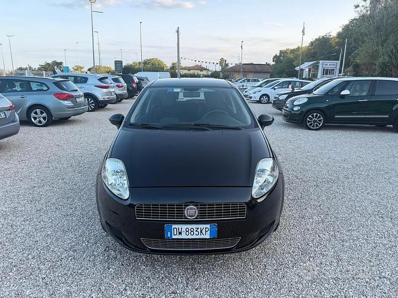 Usata Fiat Grande Punto Dynamic 78 CV (57 kW) 2009 Nero Utilitaria