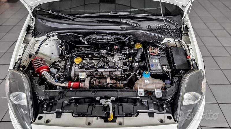 Usata Abarth Grande Punto 180 CV (132 kW) 2010 Bianco Utilitaria