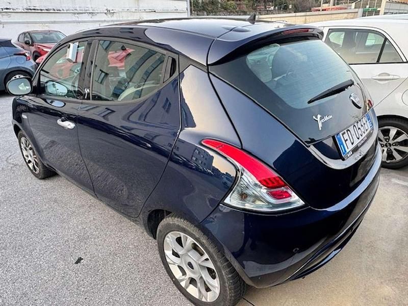 Usata Lancia Ypsilon Gold 69 CV (50 kW) 2016 Blu/azzurro Utilitaria