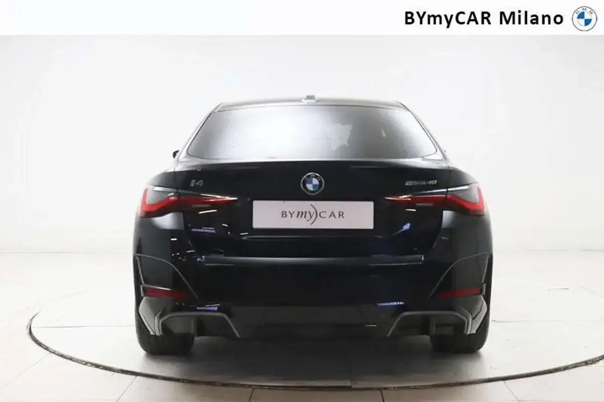 Usata BMW i4 M Sport 250 kW (340 CV) 2026 Black sapphire metallizzato Berlina