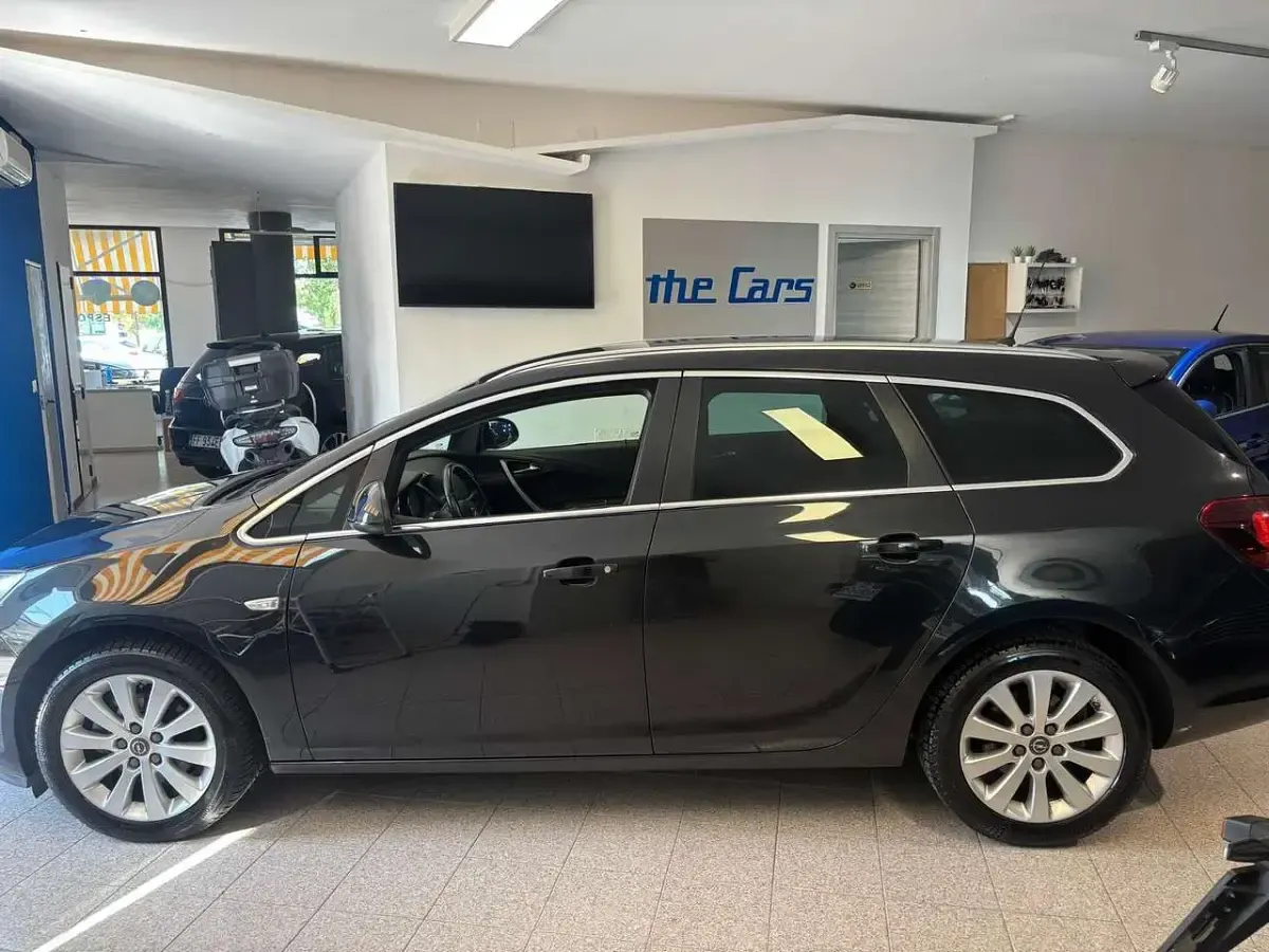 Usata Opel Astra Cosmo 110 CV (80 kW) 2014 Nero Station wagon