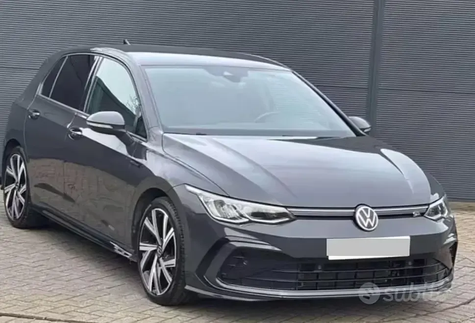 Usata VW Golf VIII R-line 131 CV (96 kW) 2024 Grigio Berlina