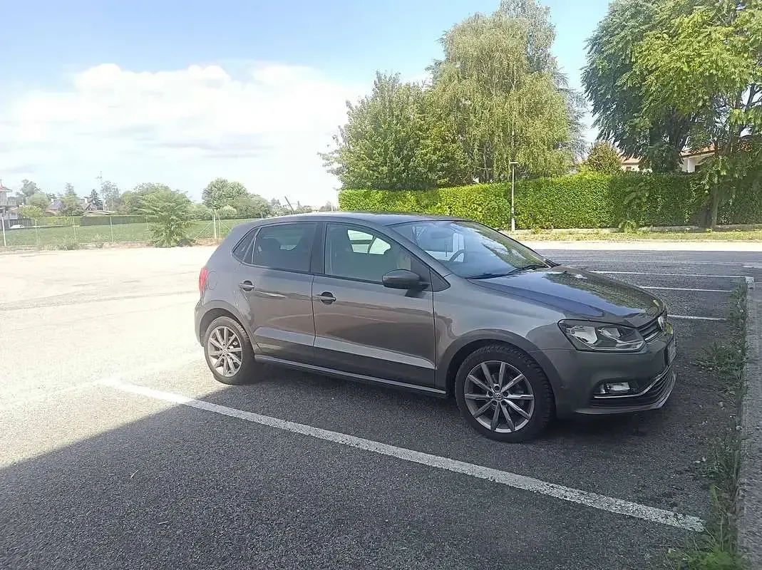 Usata VW Polo Trendline 75 CV (55 kW) 2017 Grigio Utilitaria