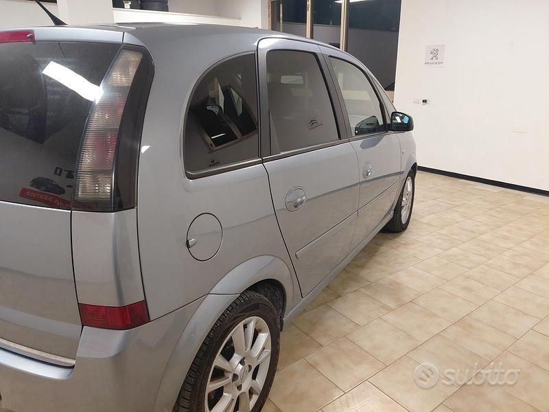 Usata Opel Meriva 90 CV (66 kW) 2008 Grigio Monovolume