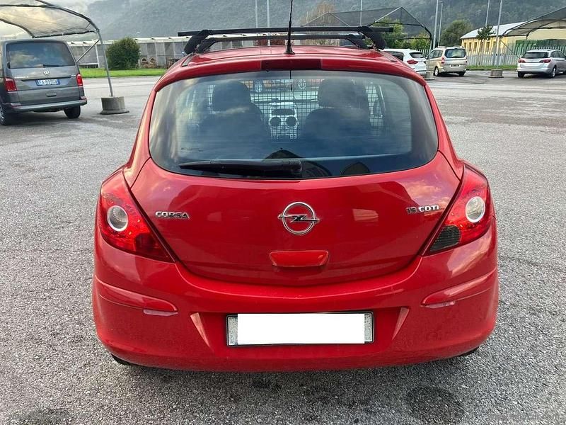 Usata Opel Corsa 75 CV (55 kW) 2007 Rosso Furgone