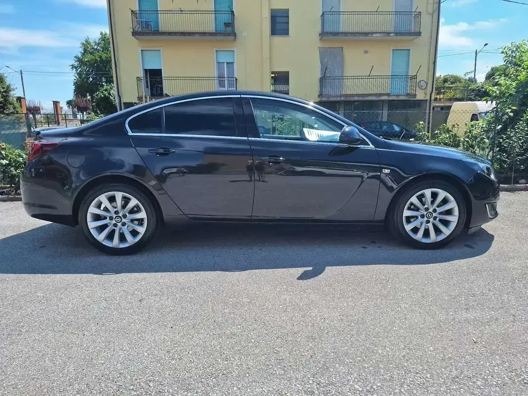 Usata Opel Insignia Cosmo 140 CV (102 kW) 2013 Nero Berlina