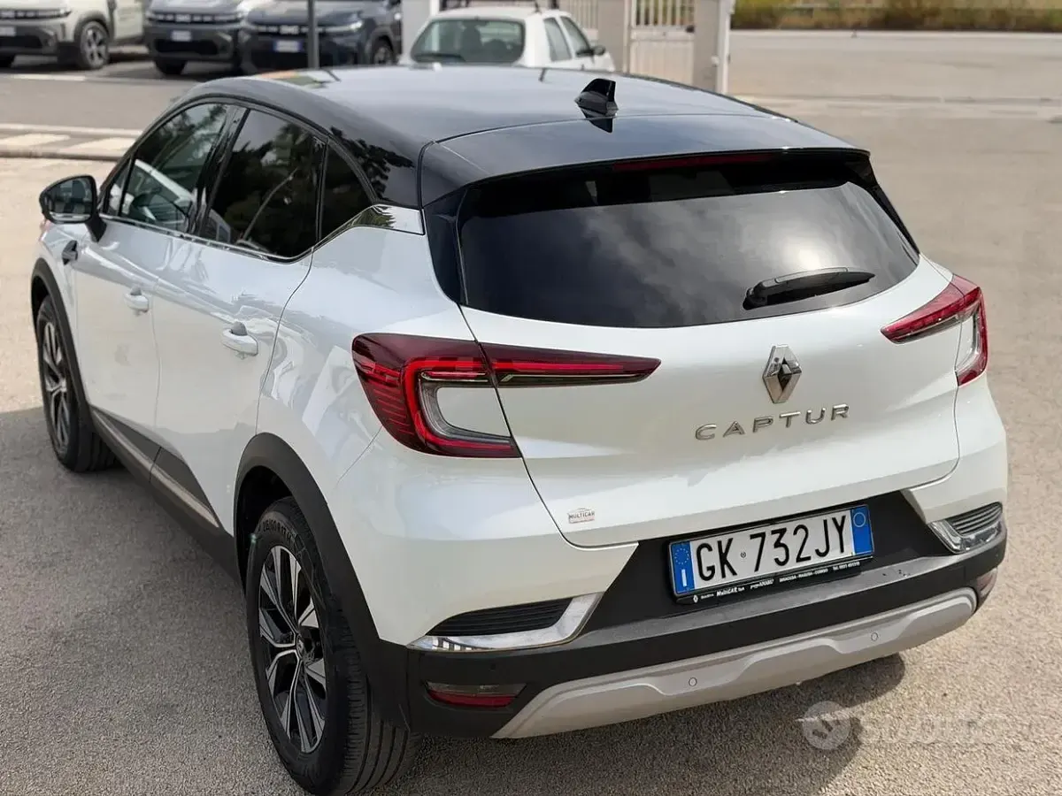 Usata Renault Captur Techno 101 CV (74 kW) 2023 Bianco SUV