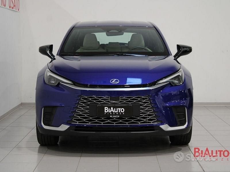 Usata Lexus LBX 136 CV (100 kW) 2024 Blu SUV