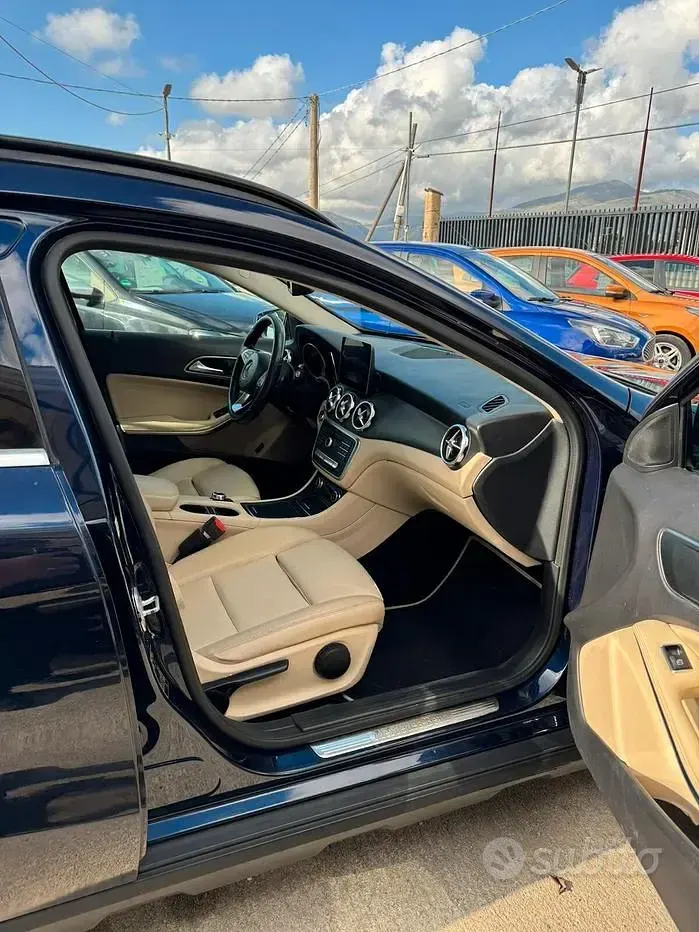 Usata Mercedes GLA200 136 CV (100 kW) 2017 Bluazzurro SUV