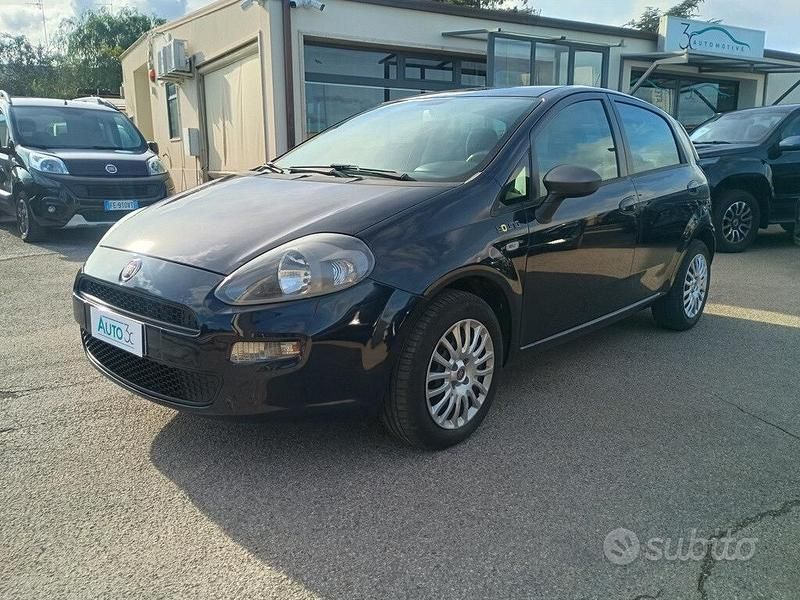 Usata Fiat Punto Young 77 CV (56 kW) 2014 Blu Berlina