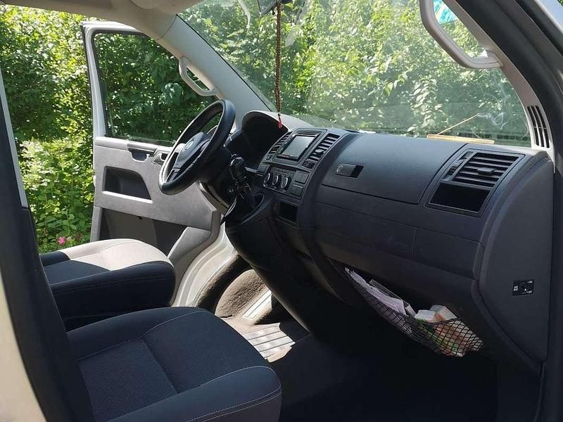 Usata VW Multivan Startline 140 CV (102 kW) 2011 Grigio Monovolume