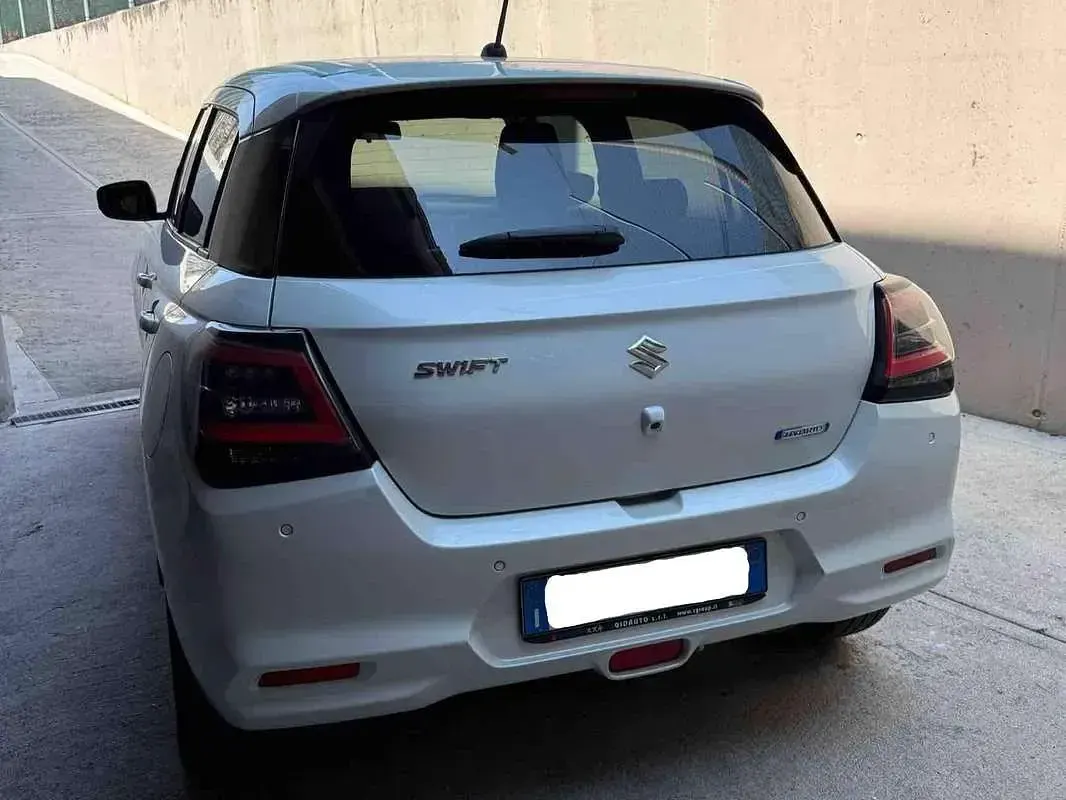 Usata Suzuki Swift 83 CV (61 kW) 2024 Bianco Utilitaria