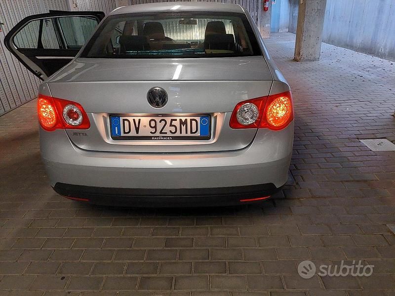 Usata VW Jetta Comfortline 102 CV (75 kW) 2009 Grigio Berlina