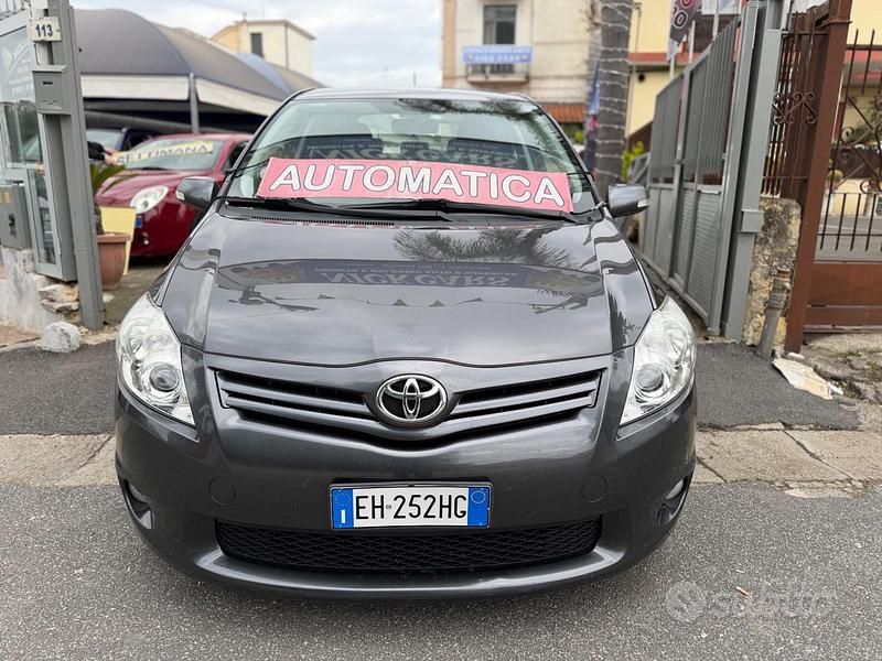 Usata Toyota Auris Active 90 CV (66 kW) 2011 Grigio Utilitaria