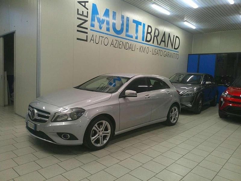 Usata Mercedes A180 AMG 109 CV (80 kW) 2014 Argento metallizzato Berlina