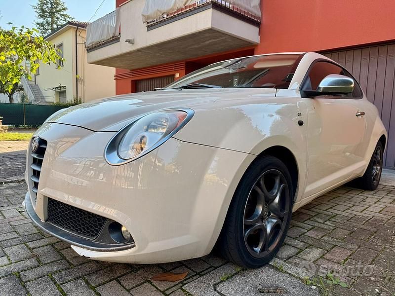 Bianco Usata 2011 Alfa Romeo MiTo Distinctive Due volumi | 2900 € (Super prezzo) - Immagine 1/4